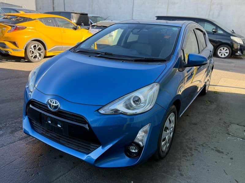 2017 Toyota Aqua S SMART ENTRY PACKAGE, photo 3