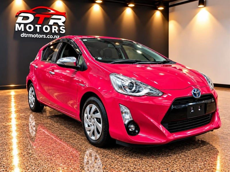 2015 Toyota Aqua Hybrid, main photo