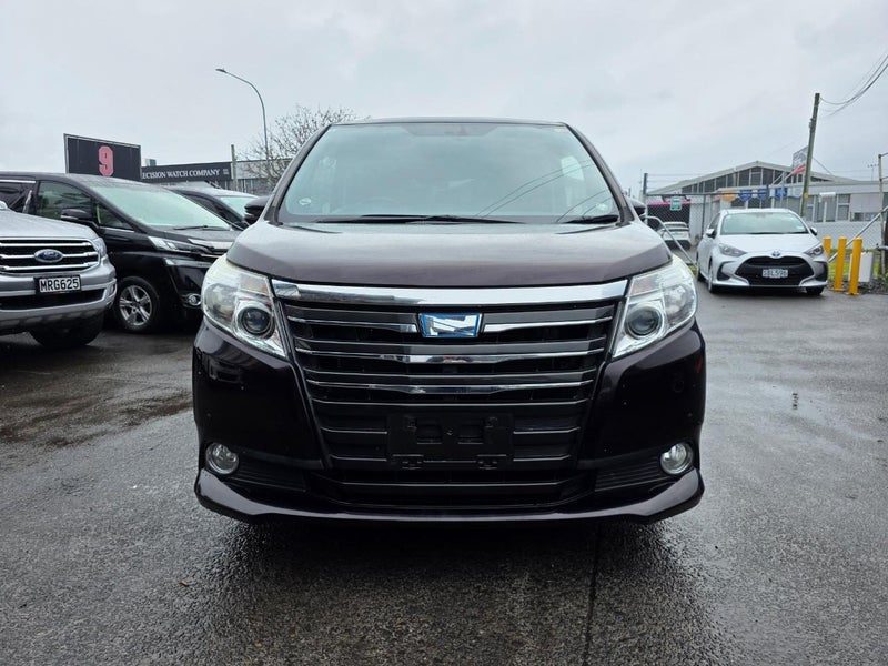 2015 Toyota Noah, photo 3