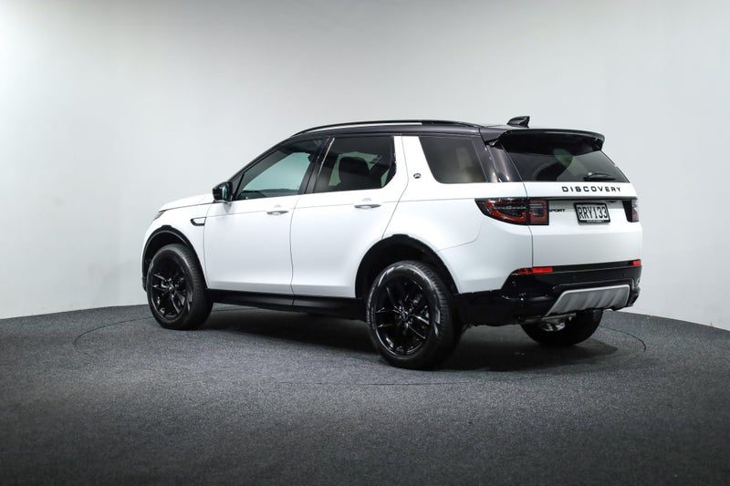 2026 Land Rover Discovery Sport Landmark, photo 2