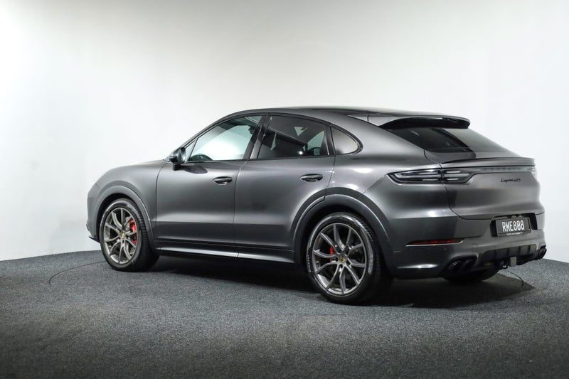 2022 Porsche Cayenne GTS Coupe, photo 2