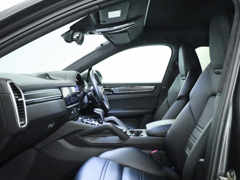 2022 Porsche Cayenne GTS Coupe, photo 3