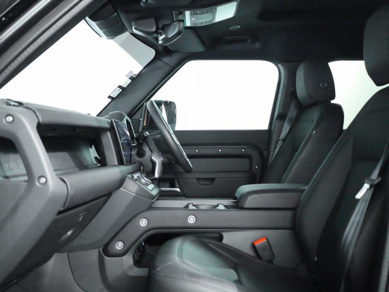 2025 Land Rover Defender 110 D300 X-Dynamic SE, photo 3
