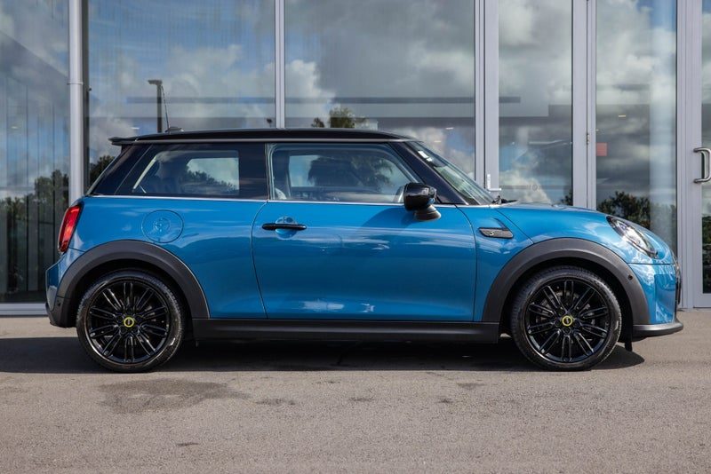 2022 MINI Cooper SE 3 Door Full Electric Classic, photo 3
