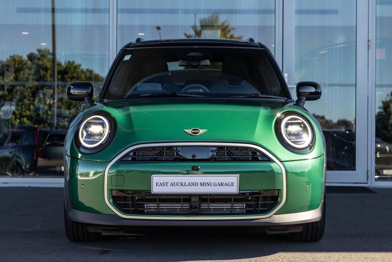 2026 MINI Cooper C 5-Door Favoured (High spec), photo 2