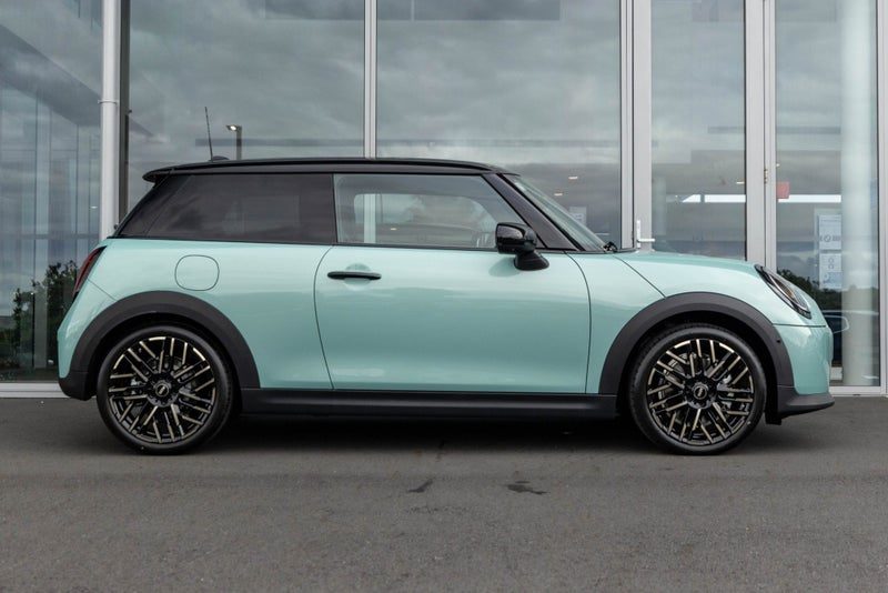 2026 MINI Cooper C 3 Door Favoured, photo 3