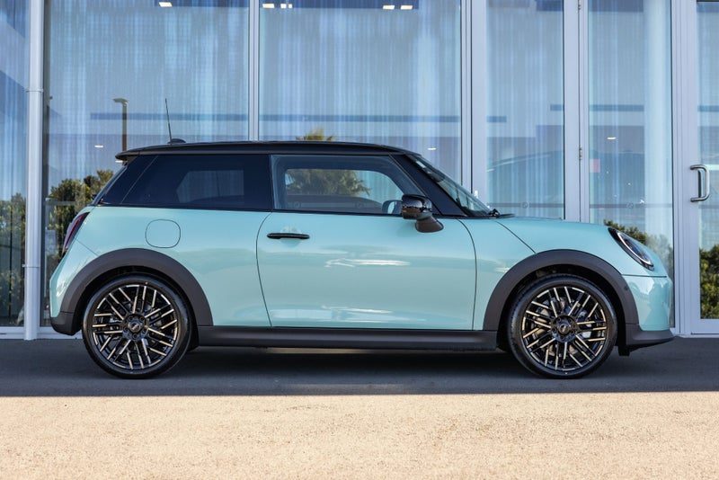 2026 MINI Cooper C 3 Door Favoured, photo 3