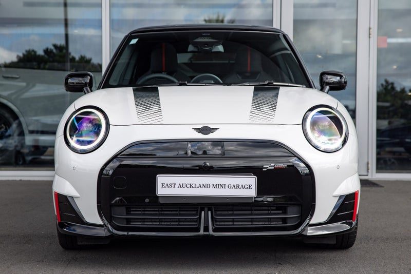 2026 MINI Cooper JCW E Full Electric, photo 2