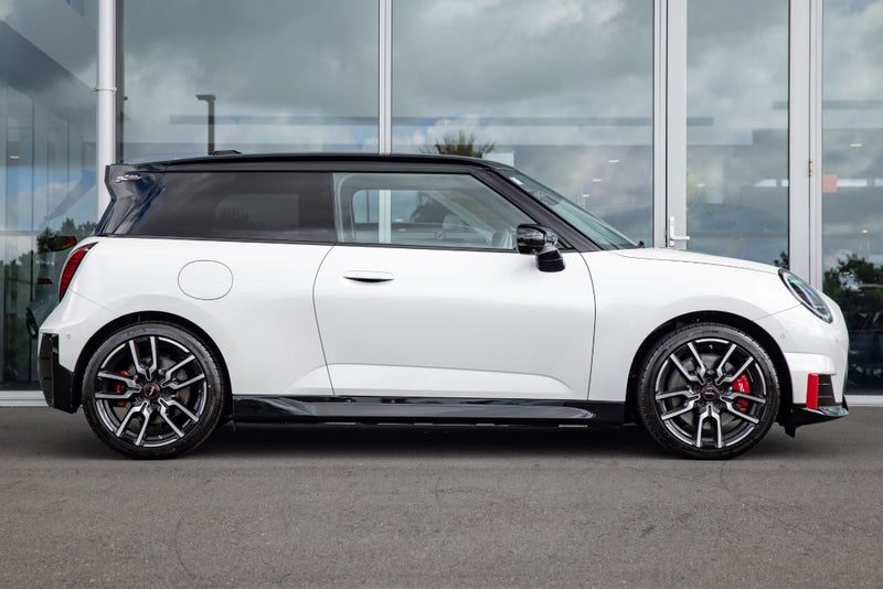 2026 MINI Cooper JCW E Full Electric, photo 3