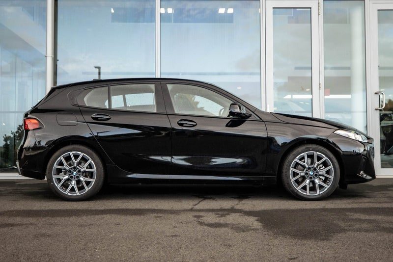 2025 BMW 120i Hatch, photo 3