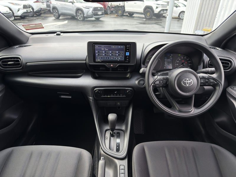 2024 Toyota Yaris 1.5 Hybrid X 4WD Hatch 5 Dr CVT, photo 2