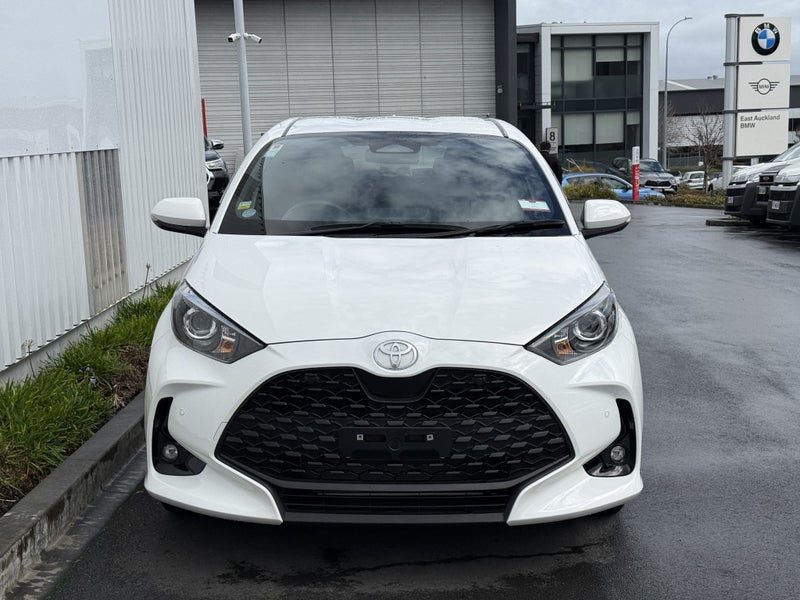 2024 Toyota Yaris 1.5 Hybrid X 4WD Hatch 5 Dr CVT, photo 3