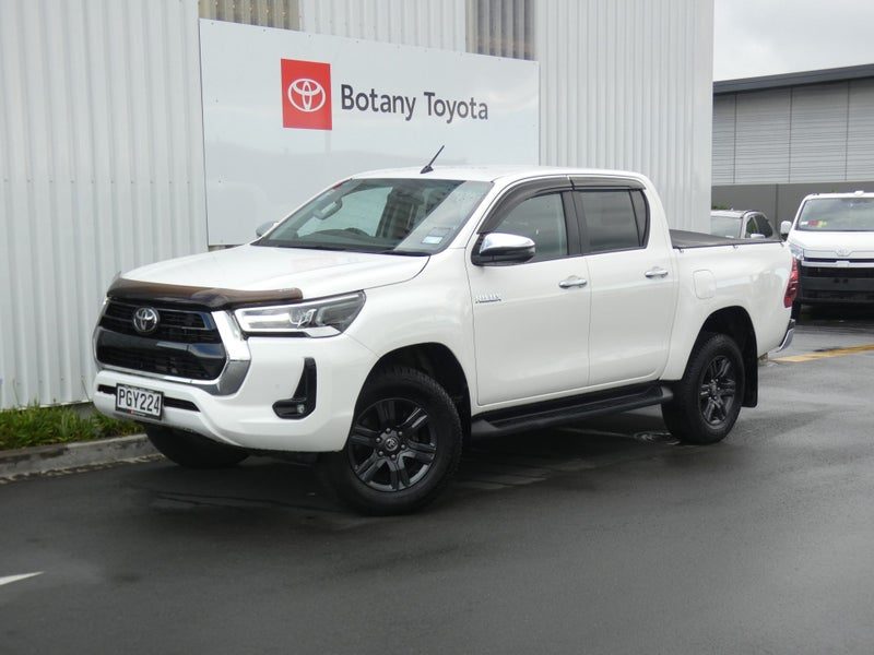 2022 Toyota Hilux SR5