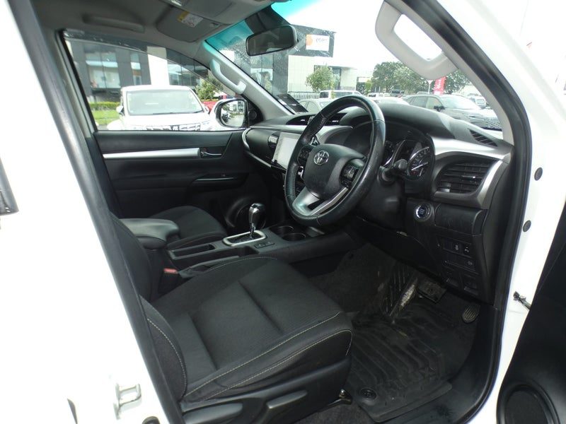 2022 Toyota Hilux SR5, photo 2