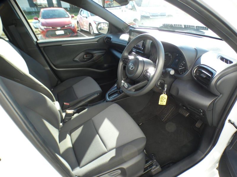 2024 Toyota Yaris GX 1.5, photo 2