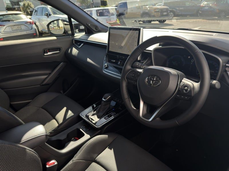 2026 Toyota Corolla Cross Limited, photo 2