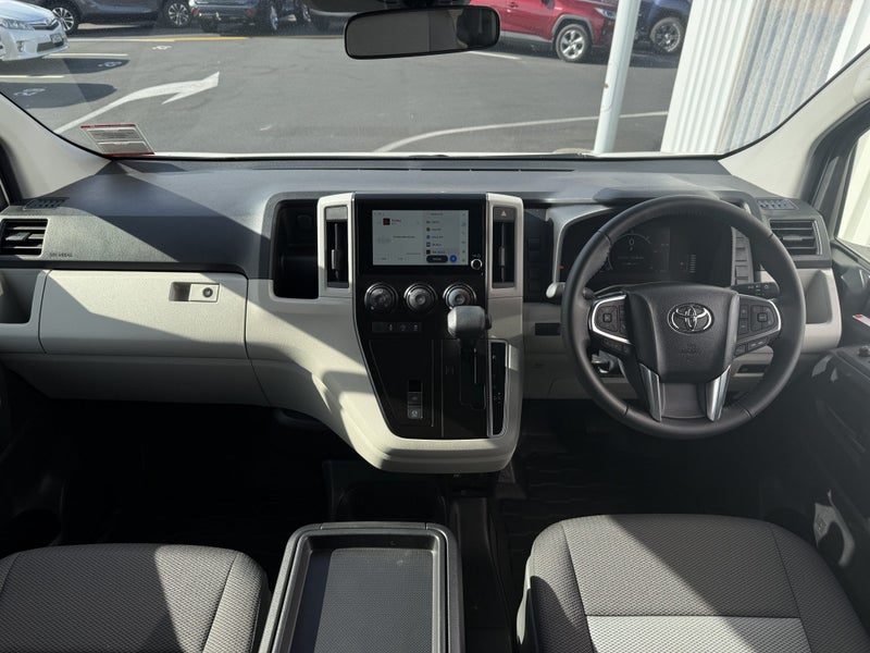 2026 Toyota Hiace ZX, photo 2