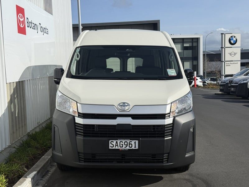 2026 Toyota Hiace ZX, photo 3