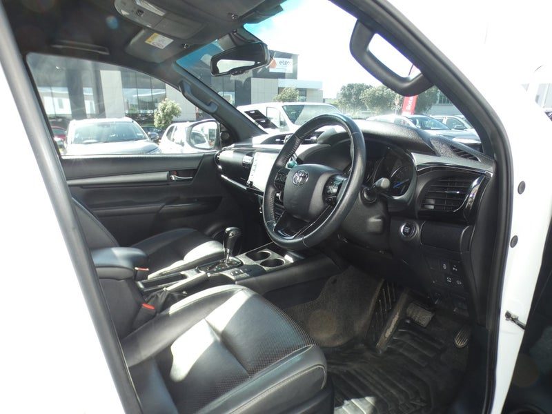 2022 Toyota Hilux SR 5 Cruiser, photo 2