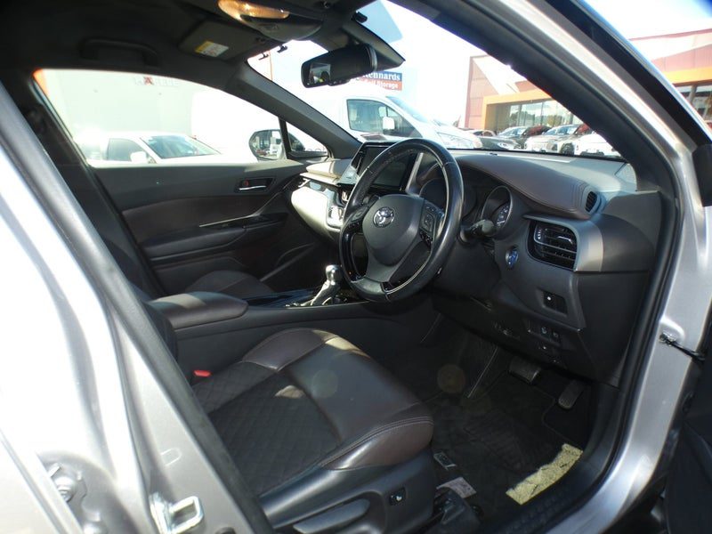 2018 Toyota C-HR 1.8 Hybrid G 5 Dr SUV CVT FWD, photo 2