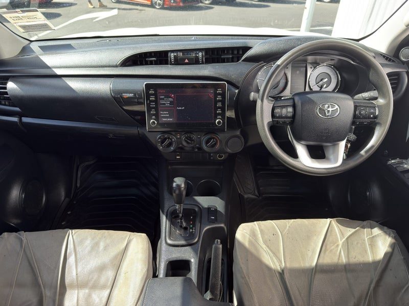 2022 Toyota Hilux SR, photo 2