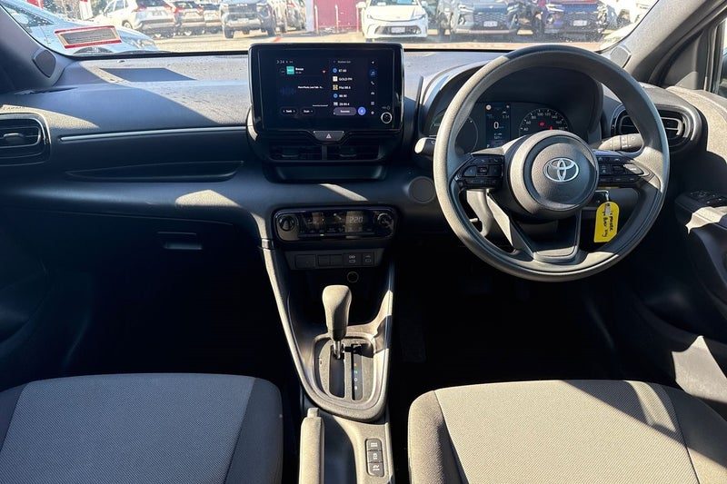 2024 Toyota Yaris GX 1.5P HV ECVT FWD, photo 2