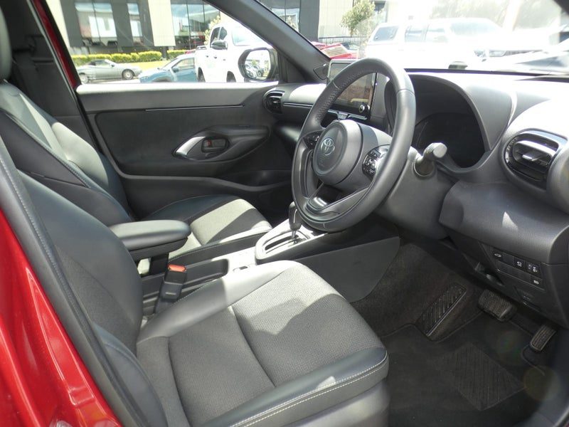 2025 Toyota Yaris Cross Limited, photo 2