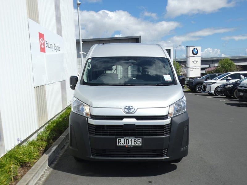 2025 Toyota Hiace ZX, photo 3