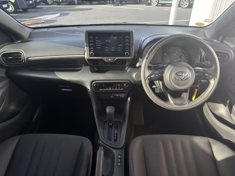 2021 Toyota Yaris X, photo 2