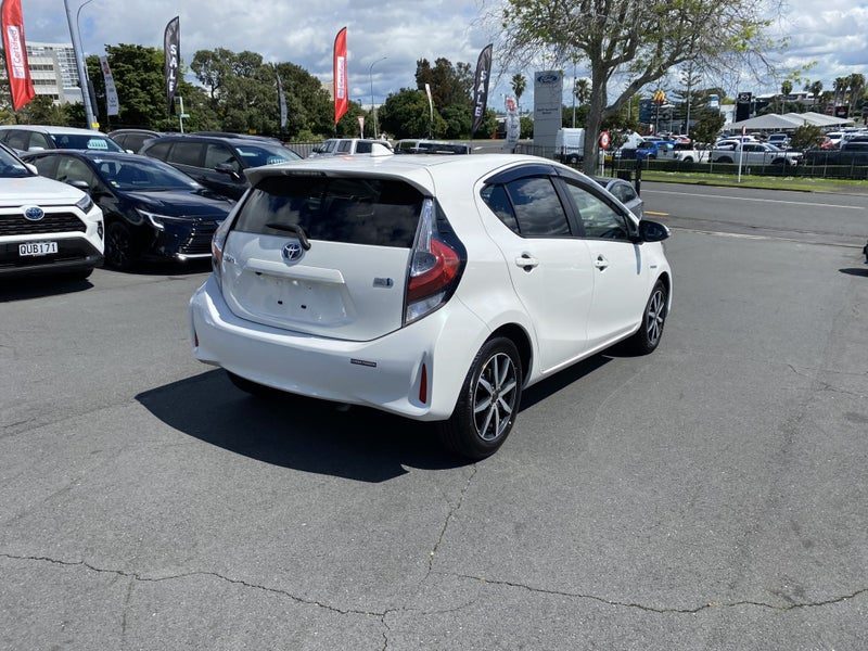 2017 Toyota Aqua G, photo 2