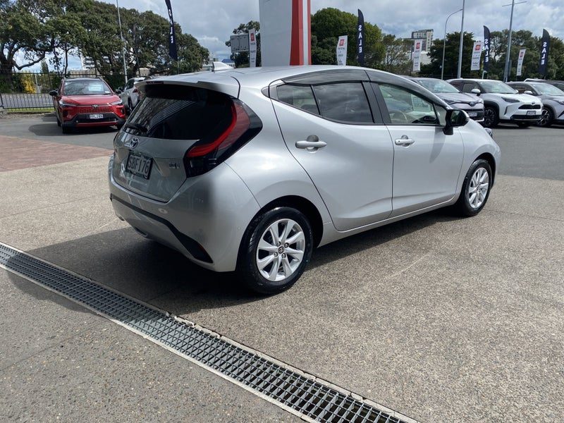 2021 Toyota Aqua Hybrid, photo 2