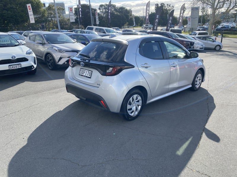 2021 Toyota Yaris 1.5 Hybrid X, photo 2
