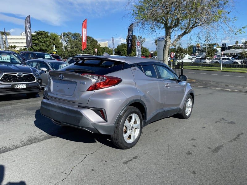 2017 Toyota C-HR S, photo 2