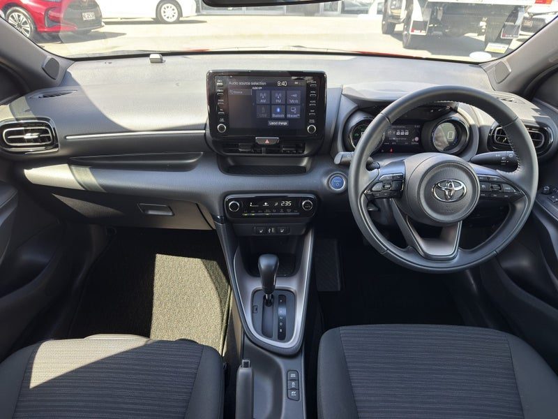 2021 Toyota Yaris 1.5 Hybrid Z 5 Dr Hatch CVT 2WD, photo 2