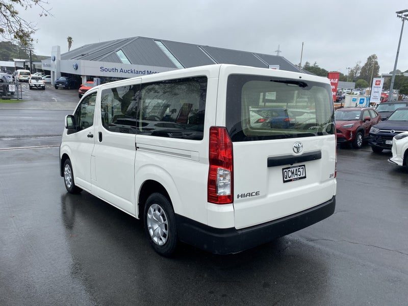 2023 Toyota Hiace ZR 2.8DT/6SPD Manual, photo 3