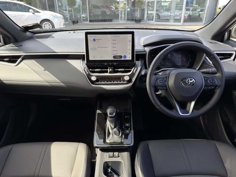 2026 Toyota Corolla Cross GXL, photo 2