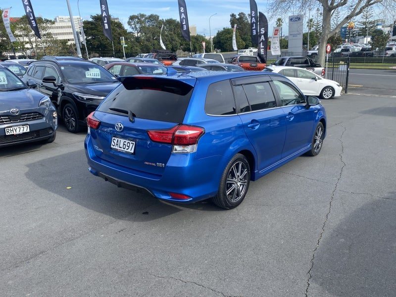 2016 Toyota Corolla Fielder, photo 2