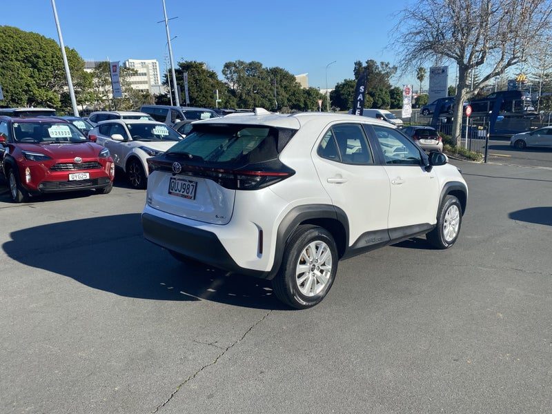 2024 Toyota Yaris Cross GX 1.5P Hybrid SUV, photo 2