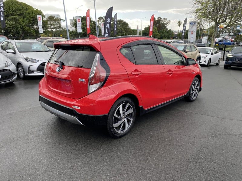 2016 Toyota Aqua X Urban, photo 2
