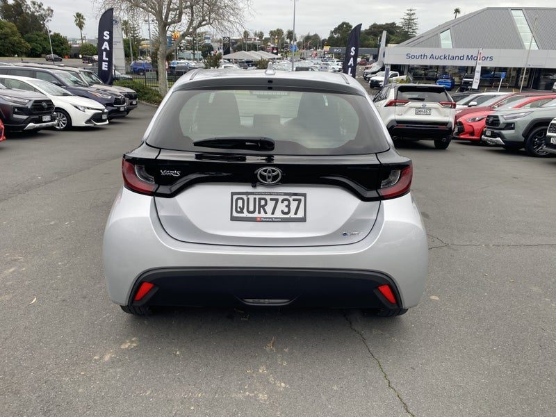 2024 Toyota Yaris GX 1.5P Hybrid Hatch, photo 3