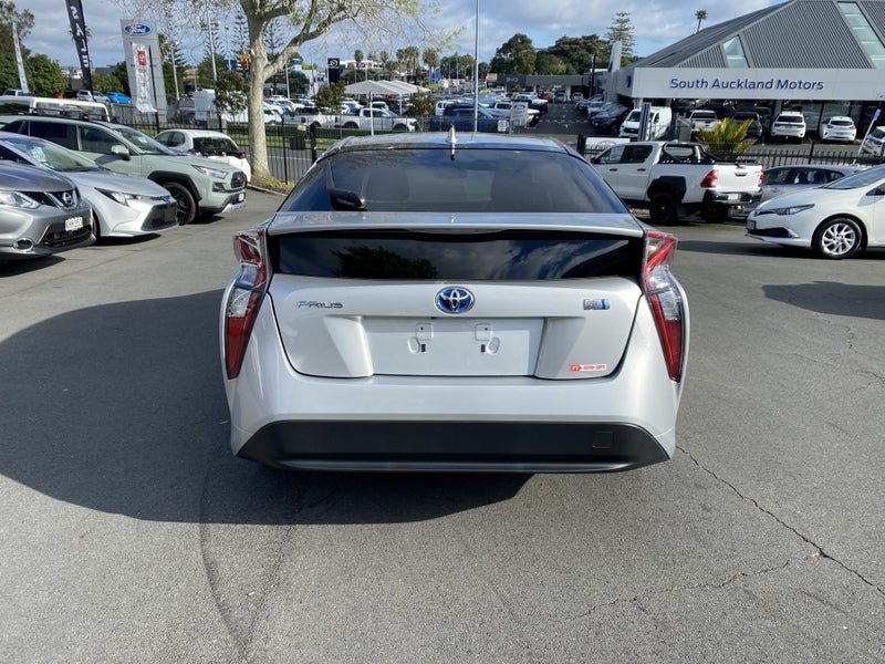 2017 Toyota Prius Hybrid S 1.8 5 Dr Hatch CVT 2WD, photo 3