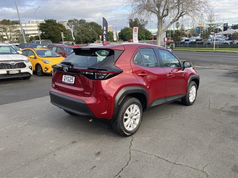 2024 Toyota Yaris Cross GX 1.5P Hybrid SUV, photo 2