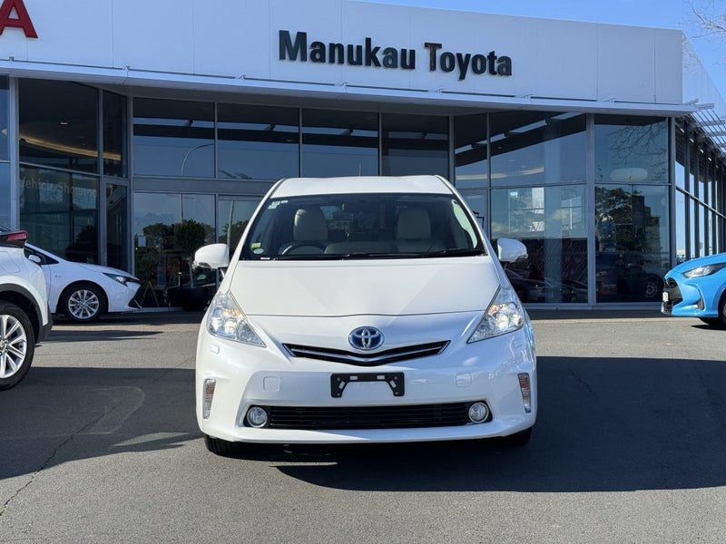 2013 Toyota Prius Alpha, photo 3