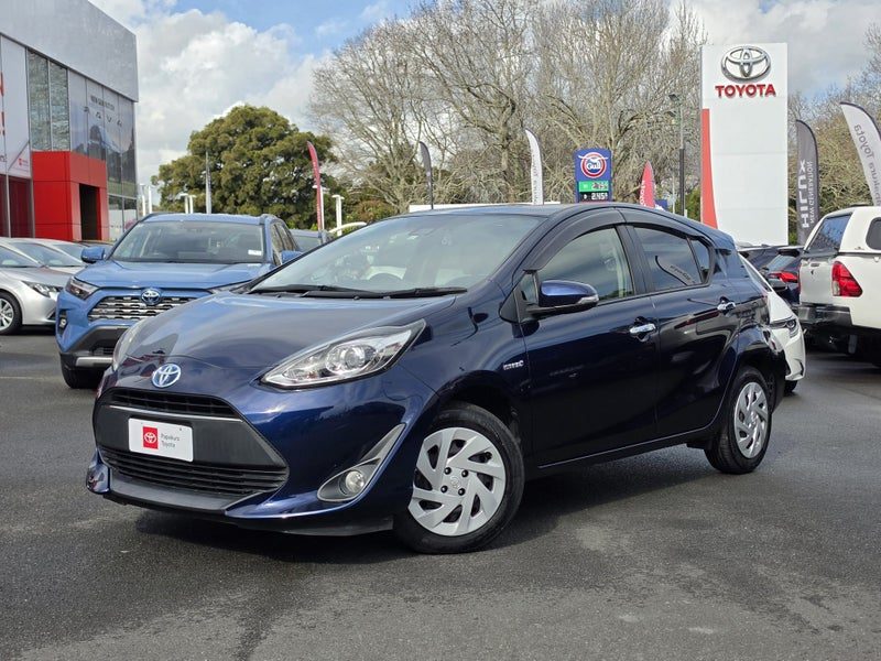 2017 Toyota Aqua S, photo 2