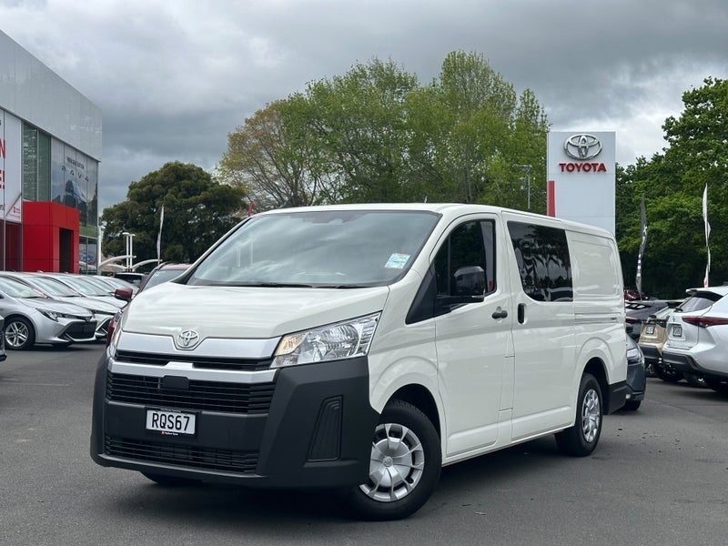 2026 Toyota Hiace ZR, photo 3