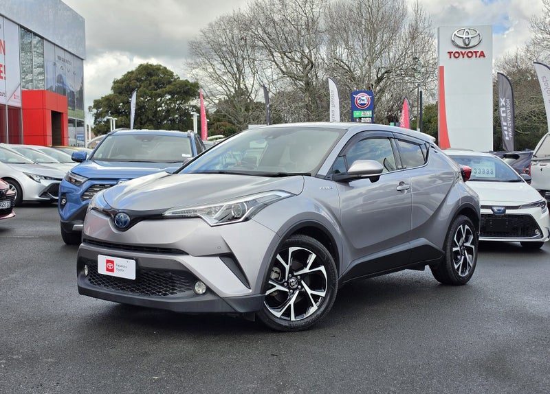 2018 Toyota C-HR 1.8 Hybrid G 5 Dr SUV CVT FWD, photo 2