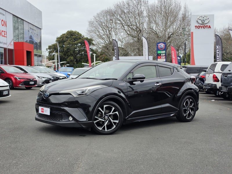 2017 Toyota C-HR 1.8 Hybrid G 5 Dr SUV CVT FWD, photo 2