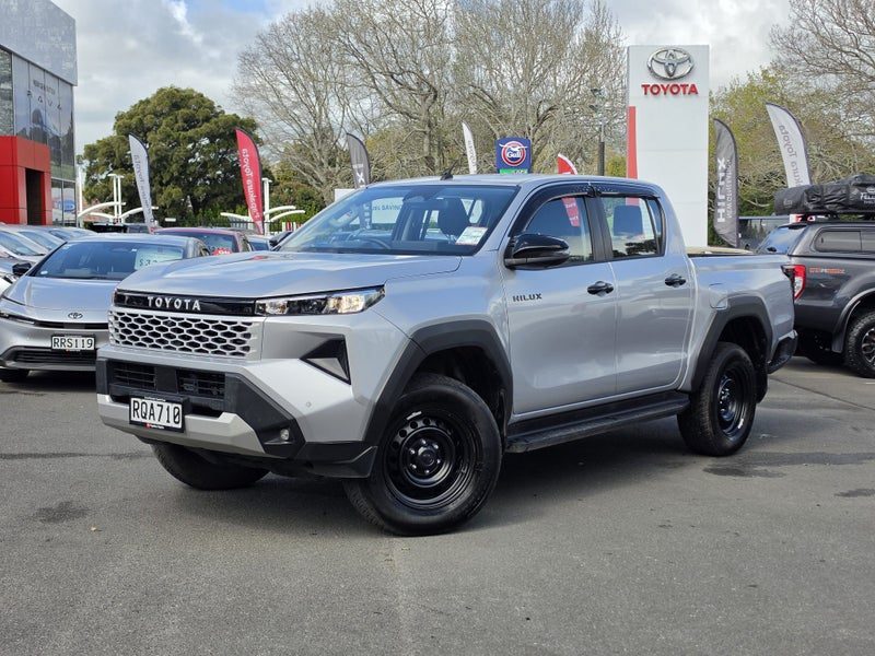 2026 Toyota Hilux SR, photo 2