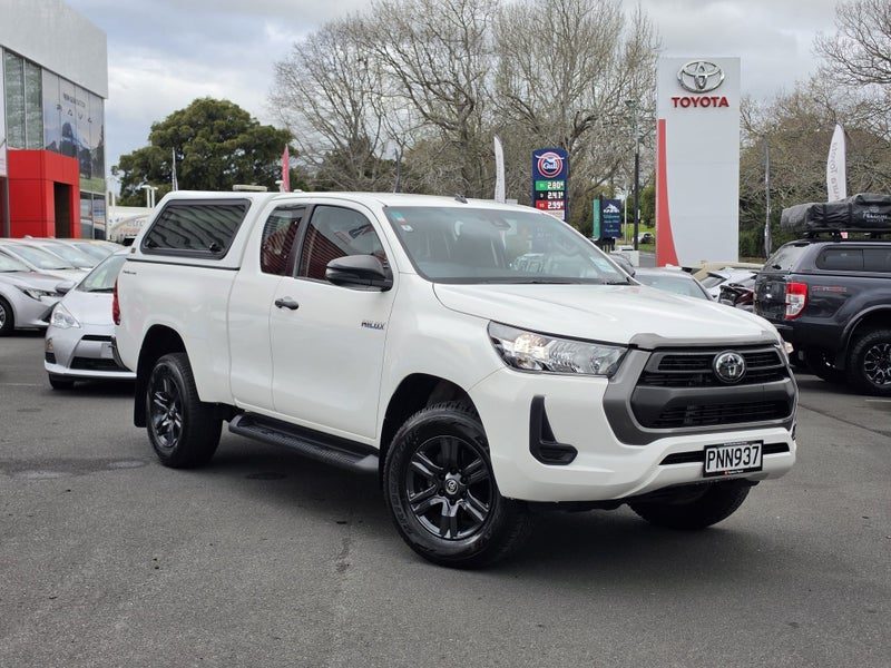 2022 Toyota Hilux SR