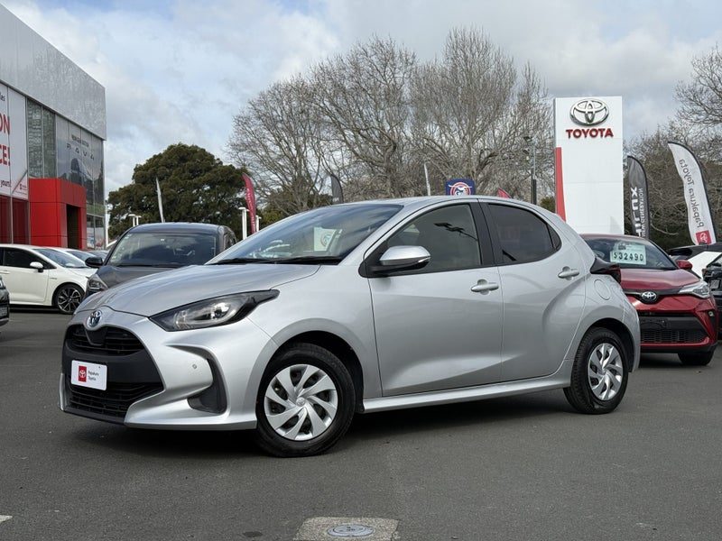 2022 Toyota Yaris X, photo 3